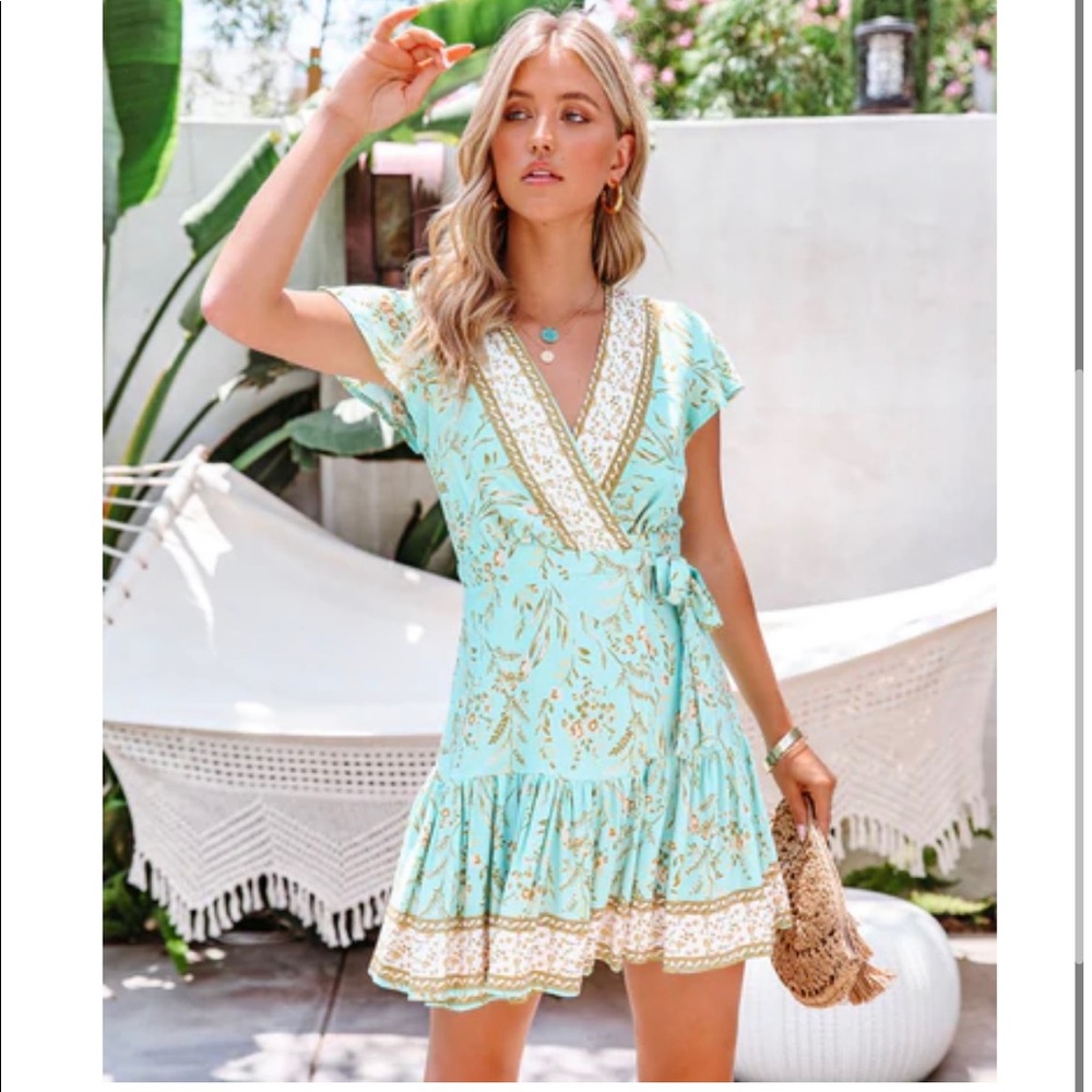 Vici collection floral wrap dress NWT